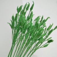 Bonito ramo de rosas tejido a mano, artesanía artesanal terminada, flores artificiales de ganchillo, ramas de plantas tejidas caseras, decoración de escritorio para el hogar - details 8