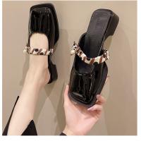 Francés grueso tacón bolsa cabeza zapatillas mujer verano desgaste 2025 nuevo tacón medio cabeza cuadrada media arrastre con falda perezoso muller zapatos - details 4