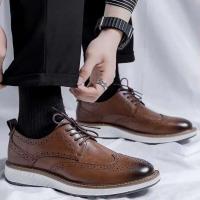 Zapatos Oxford con cinturón de cera marrón plano con estampado tallado en inglés - details 1