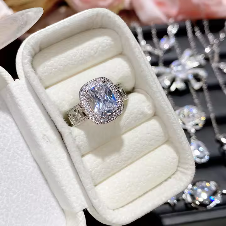 Anillo de Princesa Correctora de Galaxia Brillante Plateado con Oro de 18K Diseño de Alta Gama - 1