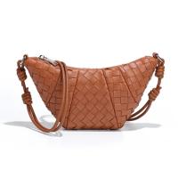 Bolso de Croissant tejido de alta gama hecho a mano para mujer, diseño Original de nicho, cruzado de un solo hombro, cuadrado pequeño, nuevo - details 4