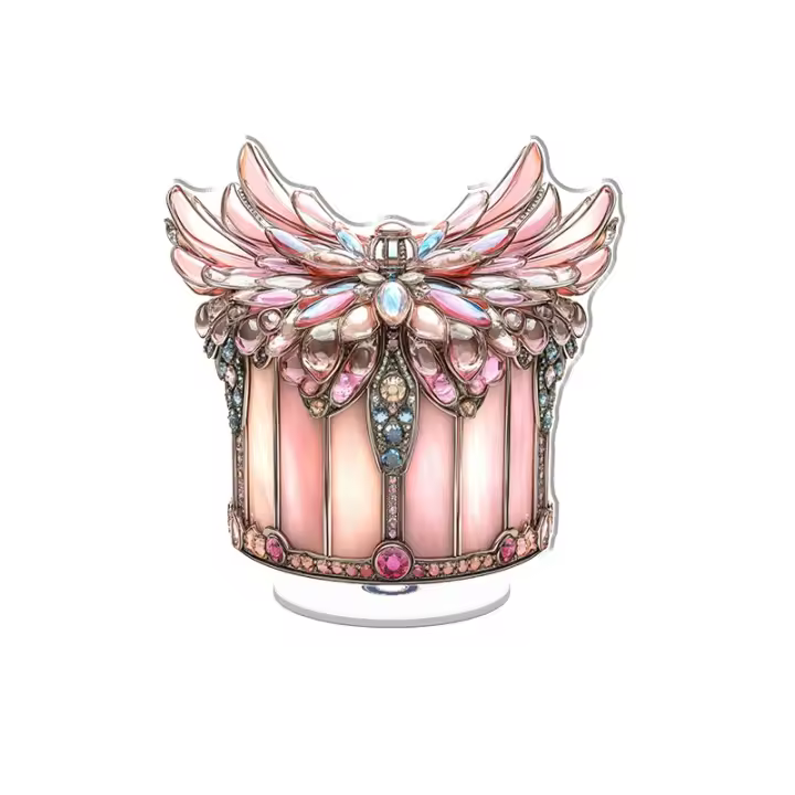 Adorno acrílico giratorio con una vívida caja de chocolate rosa con vitra con alas y adornos plateados, que muestra colores brillantes y alta transparencia. - 1