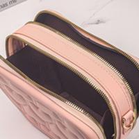 Bolsas de almacenamiento de cosméticos de gran capacidad, bolsa de almacenamiento de artículos de tocador impermeable portátil, bolso de hombro con forma de corazón de cuero PU a prueba de polvo - details 5