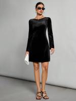 Vestido de estilo intelectual simple para mujeres con tirantes abiertos y faldas cortas negras - details 4