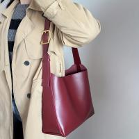 2025 Nuevo bolso de mano tipo cubo de gran capacidad para mujer: correa de hombro ajustable, cierre magnético, resistente a la decoloración, diseño acolchado con correa para la muñeca para el trabajo, viajes, uso diario (rojo/negro), bolso de trabajo, bol - details 9
