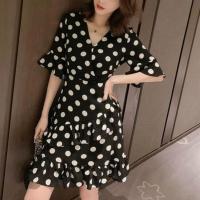 Vestido alto, medio y largo de gasa de lunares con escote en V cruzado vestido irregular - details 9