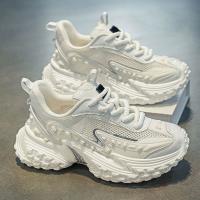 2025 zapatos populares de los hombres zapatos de malla de verano zapatos deportivos de los hombres casual pequeño blanco antideslizante suela gruesa aumentando papá zapatos de moda. - details 4