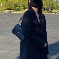 1 bolso de hombro elegante francés para mujer, bolso cruzado versátil con correa de cadena desmontable, cierre de cierre de tono dorado, duradero, negro para ocasiones informales y formales, bolso cruzado pequeño, accesorio de noche, accesorio sofisticado - details 3