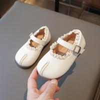 2025 nuevos zapatos planos para niños, zapatos sencillos de cuero de princesa Lolita para niñas, zapatos informales de moda plisados y versátiles para caminar para niños - details 5