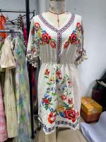 Vestido de vacaciones corto ceñido a la cintura con temperamento estampado de estilo étnico 2025 - details 1