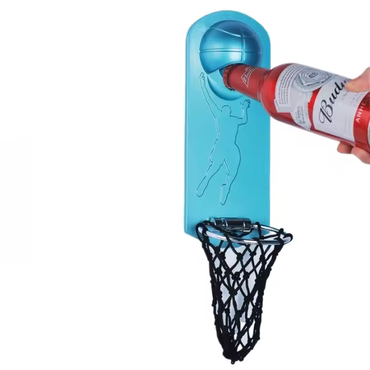 Abridor de jarras de vino Abrebotellas Magnético Deportivo - Diseño Baloncesto/Fútbol, Aleación Premium, Colecciona Tapones, Regalo Original para Hombres, Multicolor, Fácil Instalación en Nevera o Pared - 1