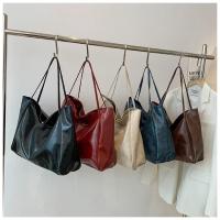 Bolso de mano para mujer, bolsa para axila a la moda, bolso de hombro de cuero Pu suave de gran capacidad, bolso cruzado Retro, bolsos de cubo portátiles informales - details 6
