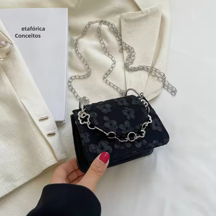 Mini bolso negro para mujer con diseño de flores en piel sintética, cierre de solapa y cadena, estilo casual, bolso de mano, moda 2025 - 1