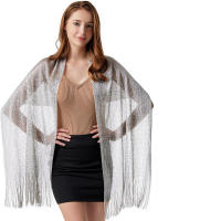 Mujer con hebilla de metal brillante, elegante bufanda bordada con flecos, para eventos nocturnos de comuniones - details 5