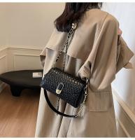 Elegante bolso cruzado tejido negro para mujer: bolso de hombro versátil con correa desmontable, cierre de cremallera y herrajes en tono dorado, perfecto para atuendos informales o formales - details 4