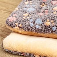 Colchoneta de dormir para mascotas, cama de perro y gato, manta gruesa de piel suave, almohadilla de terciopelo lavable para el hogar, manta cálida con patrón de estrellas y huellas - details 6
