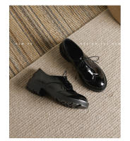 Zapatos de mujer huecos de cabeza redonda con cordones delanteros versátiles antideslizantes de suela gruesa de cuero suave - details 19
