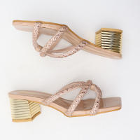 Sandalias de tacón con tira fina y strass - details 13