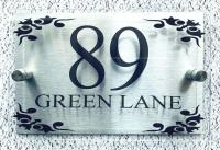 Placa de casa, letreros de números de puerta acrílicos personalizados, placa con nombre de calle con bonitos diseños en cada esquina - details 1