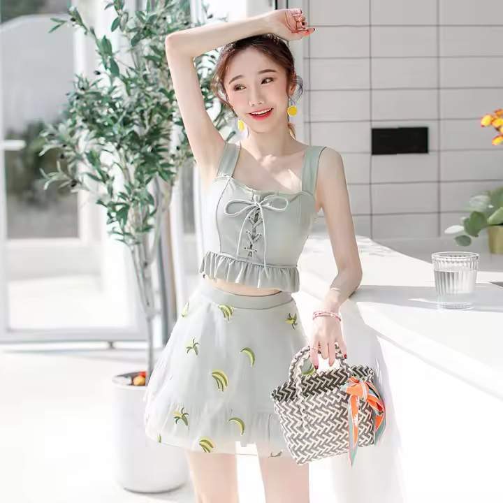 Traje de baño de tres piezas de primavera caliente para mujer, estilo falda con volantes, borde impreso de plátano con cordones, traje de baño dividido - 1