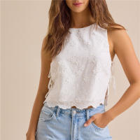 Top corto con abertura lateral para mujer, camiseta sin mangas con lazo lateral, sin mangas, estampado Floral a cuadros, cuello redondo, camisa Peplum de verano para salir - details 1