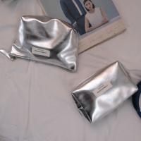 Minimalista Bolsa de Cosméticos de Plata PU Organizador Portátil con Alta Sensación - details 0