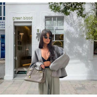 BUNO-Abrigo corto liso a la moda para mujer, abrigos elegantes con manga acampanada y un solo pecho con cuello en V para mujer, chaquetas de oficina para otoño 2025 - details 1