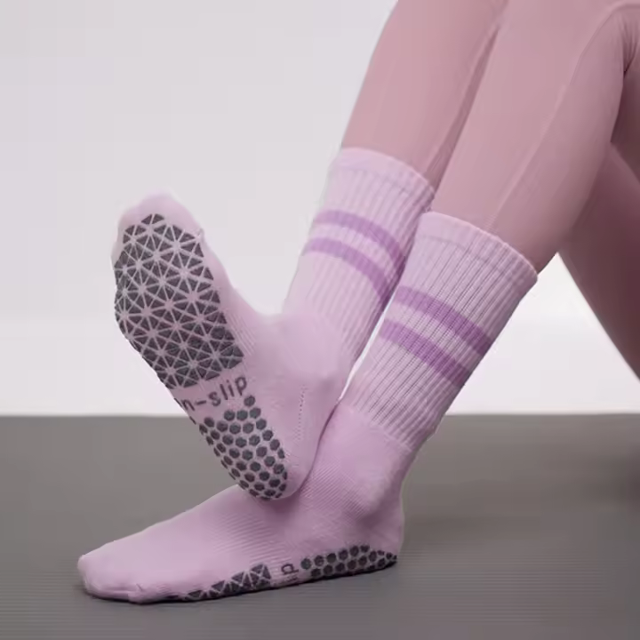 Calcetines de yoga de algodón tipo toalla con rayas de punto de silicona antideslizantes para mujer, cálidos, para pilates, con agarre, tipo tripulación. - 1