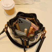 Nuevo bolso casual de moda de oso de alta gama, bolso de cubo portátil, bolso de mensajero de hombro. - details 1