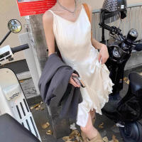 Vestido blanco con cintura romántica y falda con tirantes de dobladillo irregular - details 2