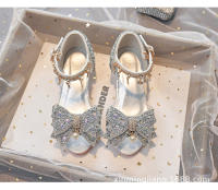 Los nuevos zapatos de princesa de cristal con tacón alto para niños muestran el espectáculo de las sandalias del anfitrión del escenario. - details 12