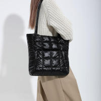 Bolso de mano acolchado de plumas para mujer, bolsa de hombro de gran capacidad, alta calidad, Color sólido, Invierno - details 15
