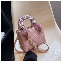 Bolso pequeño de moda para mujer, bolso de un solo hombro a la moda de verano, bandolera con costuras acolchadas, bolso versátil de princesa Diana 2025 - details 22