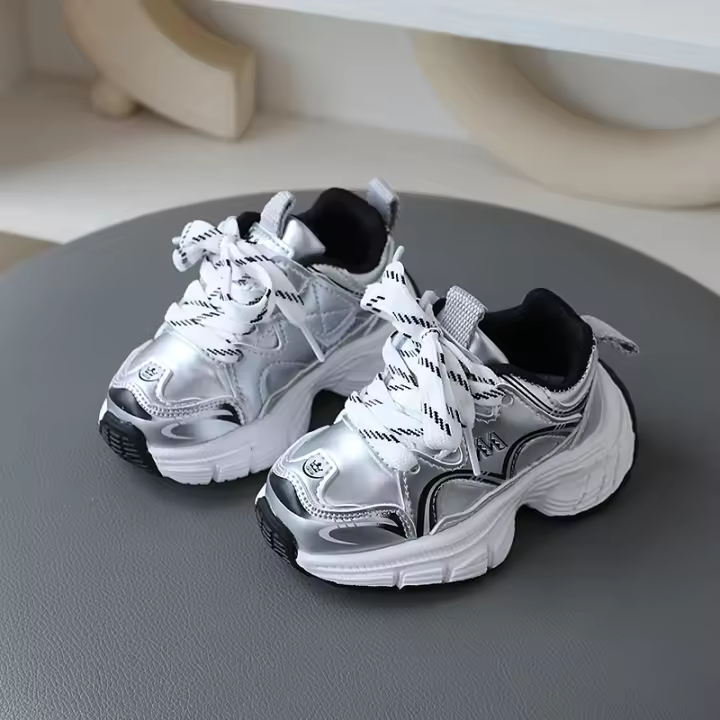 Nuevas zapatillas de cuero niños y niñas tesoro niños medianos antideslizantes zapatos casuales de suela suave - 1