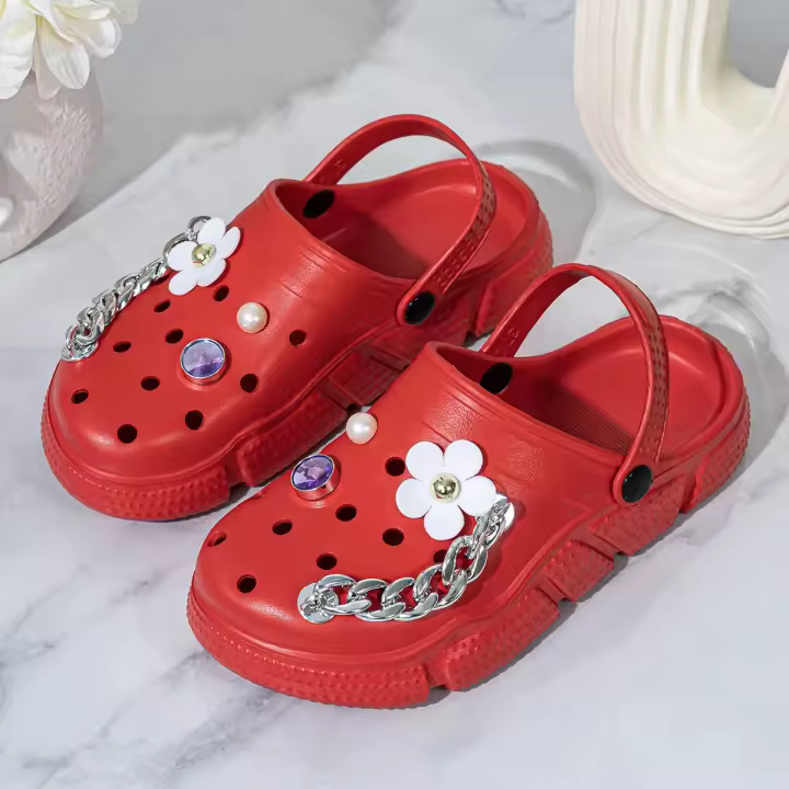 Zapatillas de Playa y Jardín Ligeras Diseño Floral con Encantos de Cadena y Perlas Falsas - 1