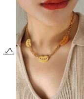 Collar delicado para mujer con colgante de labios abiertos de sonrisa, diseño exagerado de personalidad hip hop, chapado en acero titanio y oro de 18K, estilo nicho. - details 3