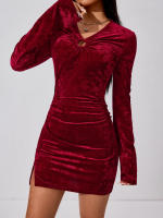 Vestido de mujer con mangas de trompeta y falda corta - details 2