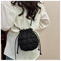 Dulce bolso de cubo con cordón de estilo coreano, bolso de rejilla, pequeño bolso cruzado, bolso para teléfono móvil, bolso de hombro de nailon de Color sólido, viaje - details 7