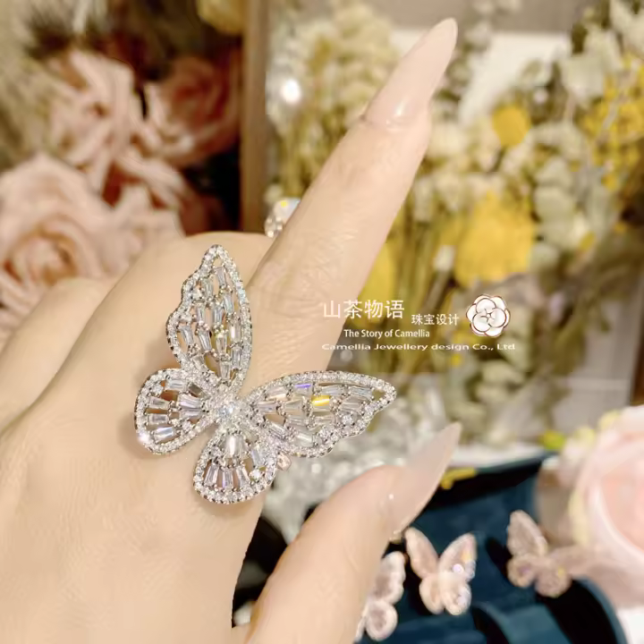 Conjunto de mariposa abierta con diamantes de circón para mujer, chapado en oro, fuerte retención de color, personalidad, anillo de diseño de nicho - 1