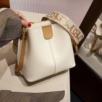 Bolso de hombro pequeño de cuero Pu para mujer, bandolera de cubo, informal, de alta calidad, a la moda - details 9