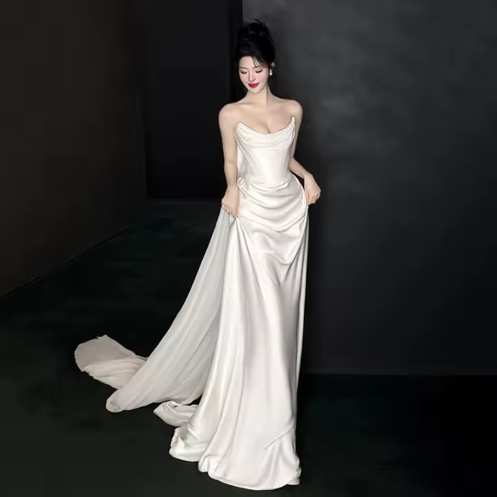 Vestido de novia ligero de satén, estilo francés, sensación sencilla y lujosa, acogedor y para salir con un vestido blanco sin tirantes - 1