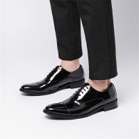 Vestido de cuero, zapatos de cuero de tres articulaciones, zapatos de hombre de charol blanco, zapatos de cuero casual. - details 10