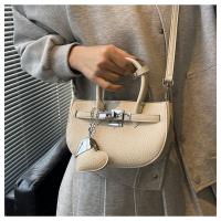Bolsa de sillín portátil simple para mujer 2025 nueva bolsa de mensajero de hombro de tendencia de moda de estilo extranjero - details 31