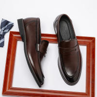Mocasines de cuero estilo británico casual negro con un pedal y gorro. - details 11