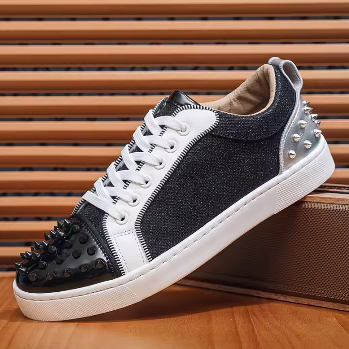 2025 primavera nuevo remache caliente diamante zapatos de la junta de los hombres espíritu niño zapatos de los hombres zapatos deportivos versión coreana de moda zapatos casuales. - 1