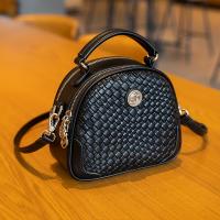 Bolso bandolera tejido negro elegante para mujer: bolso redondo informal con correa ajustable, cierre de cremallera y forro de poliéster, bolso de viaje seguro |   Bolso moderno y elegante |   Bolso bandolera pequeño con correa de cadena metálica - details 9