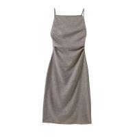 El vestido de verano para mujer es extremadamente simple con un sentido drapeado y un temperamento de correa elegante - details 2