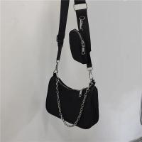 Bolso de hombro informal de nailon impermeable para mujer, moderno y fresco, decoración de cadena negra, cartera pequeña cruzada para axila - details 4