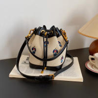 Nuevo bolso casual de moda de oso de alta gama, bolso de cubo portátil, bolso de mensajero de hombro. - details 21