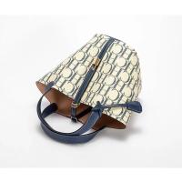 CH Bandolera de viaje diario de gran capacidad Diseño de estampado de letras de moda Bolso de hombro con temperamento para mujer Mochila de lujo de alta gama premium versátil - details 8